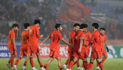 开云体育中心-U17国足晋级世少赛！媒体人热议：先庆祝账慢慢算，赶紧换帅吧